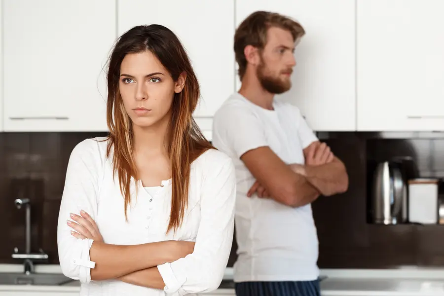 В конфликте тебя больше успокаивает, если партнер: