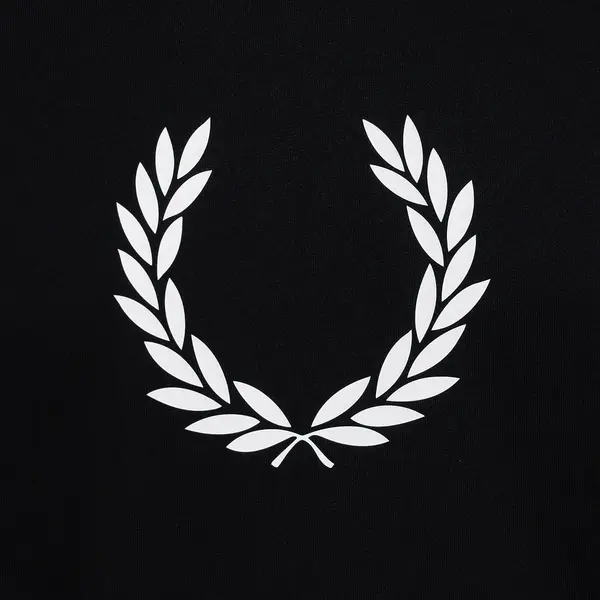 Which fashion house uses a laurel wreath as its emblem?
